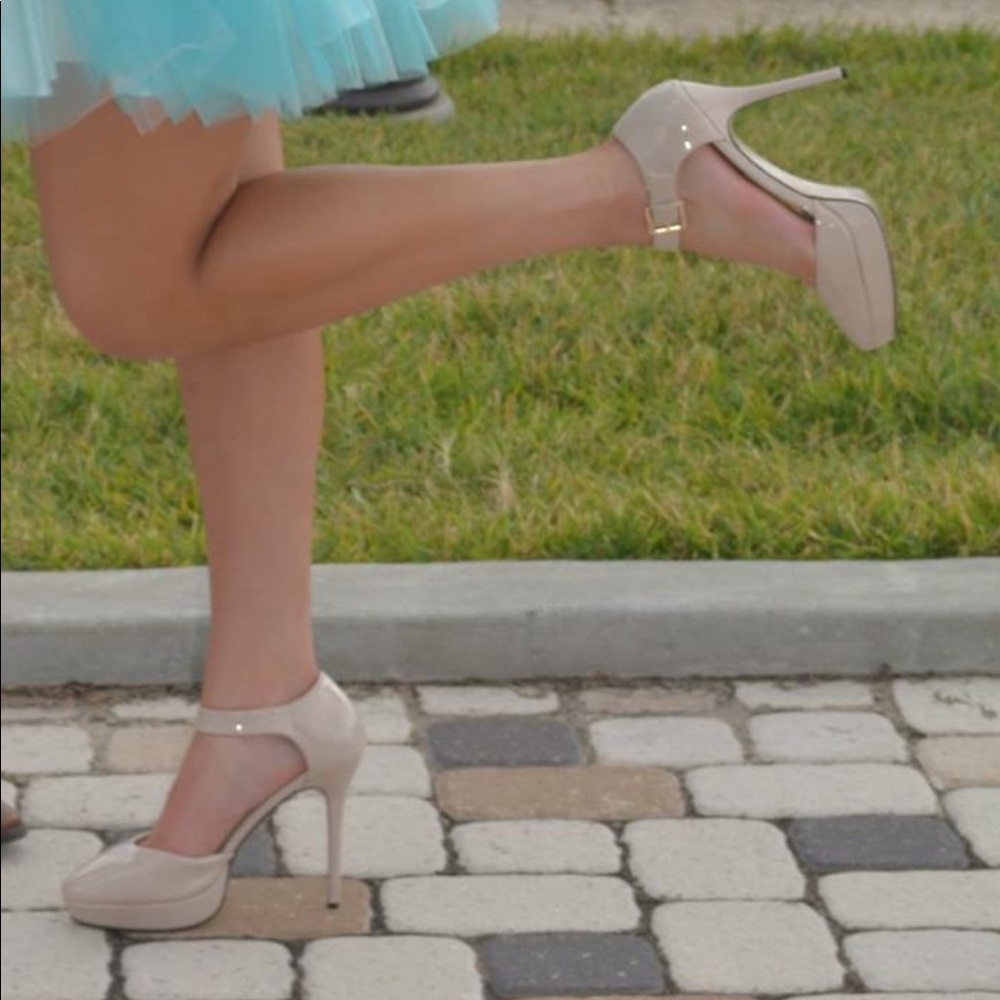 Pierre Dumas Nude heels